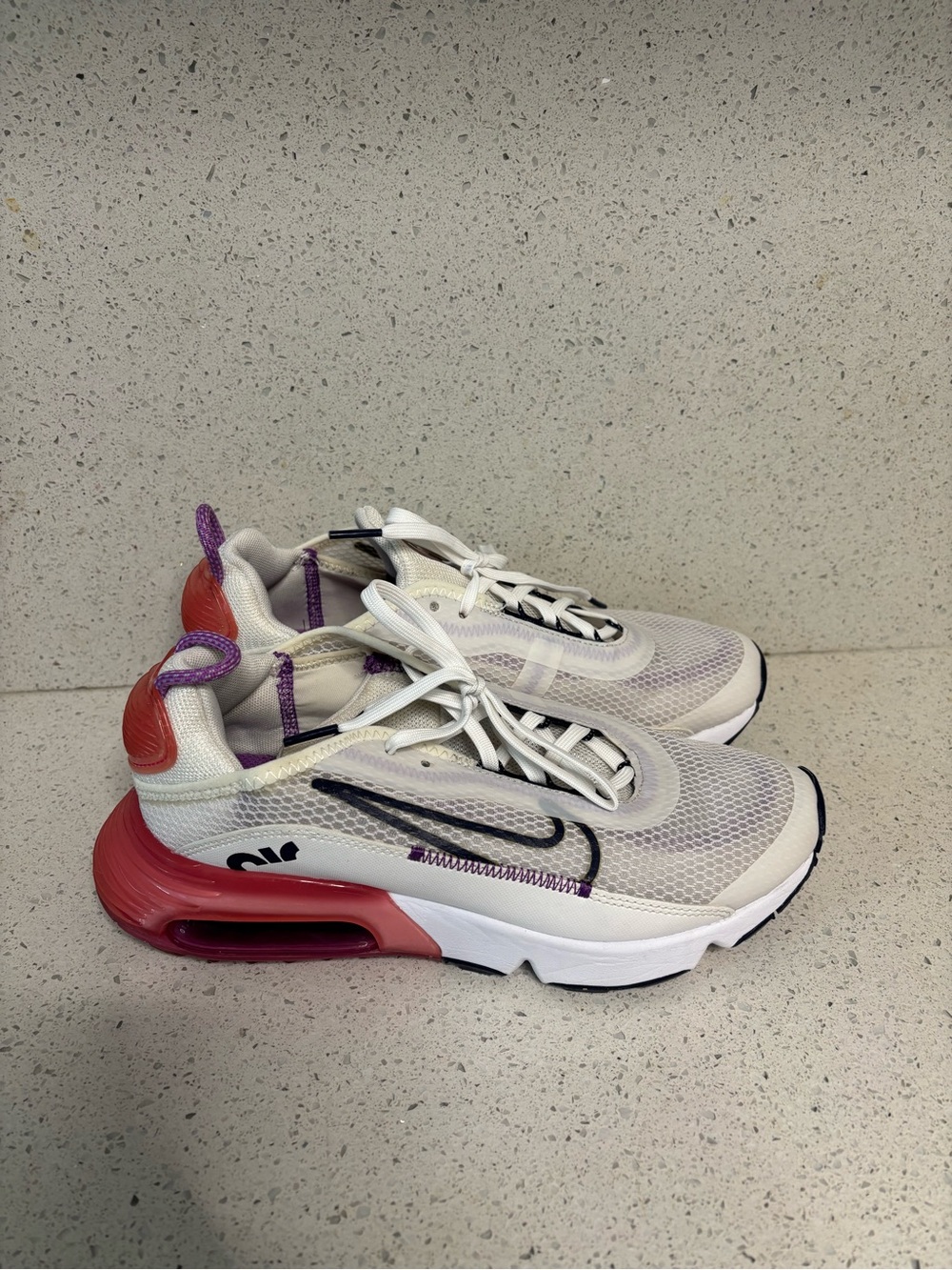 Kids size 5.5Y Nike shoes, #C1331